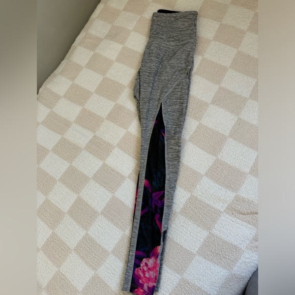 VS PINK leggings with mesh details - Picture 2 of 7